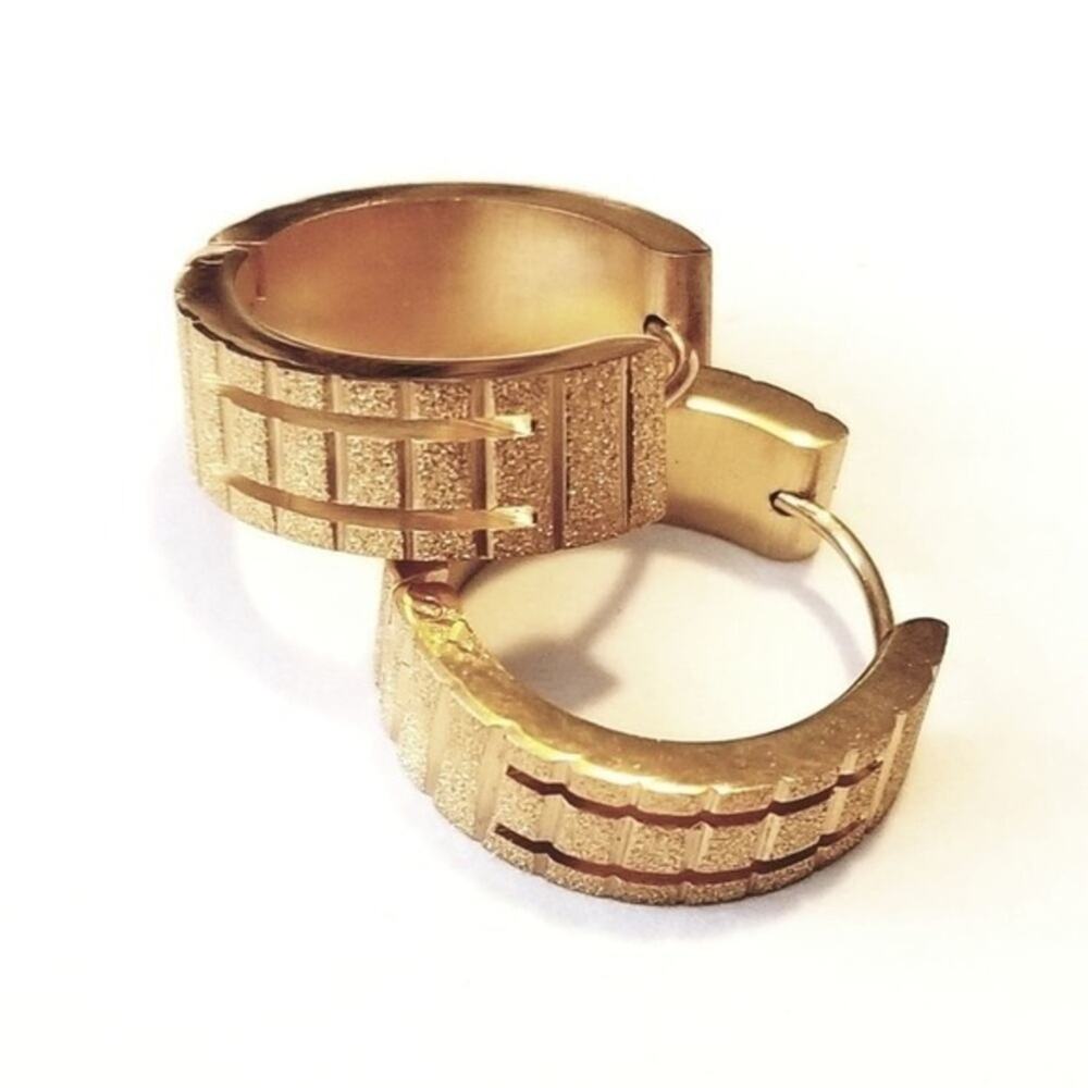 New stainless steel gold‎ tone earrings